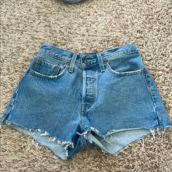 Levi’s High-Waisted Women's Shorts - Picture 1 of 2